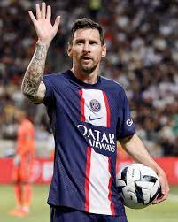 Le Paris Saint-Germain annonce officiellement le départ de Messi